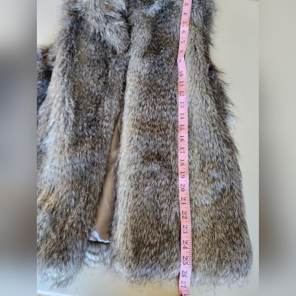 Calvin Klein Faux Fur Gray Vest Women's Sz M. - Picture 6 of 6